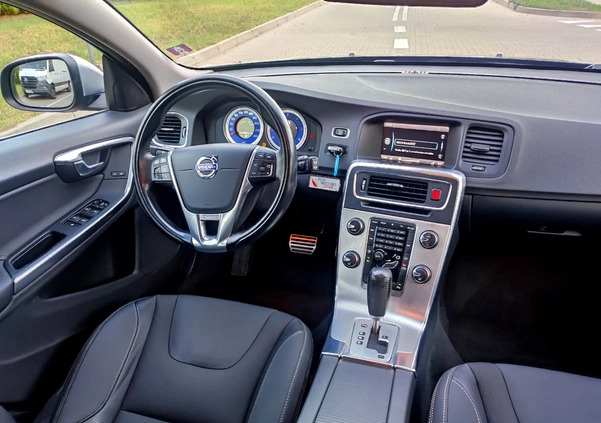 Volvo V60 cena 49900 przebieg: 164200, rok produkcji 2012 z Konin małe 277